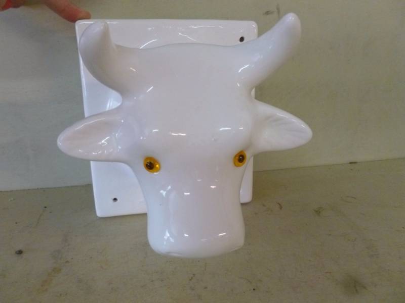 lot 123 image: Cow Decoration