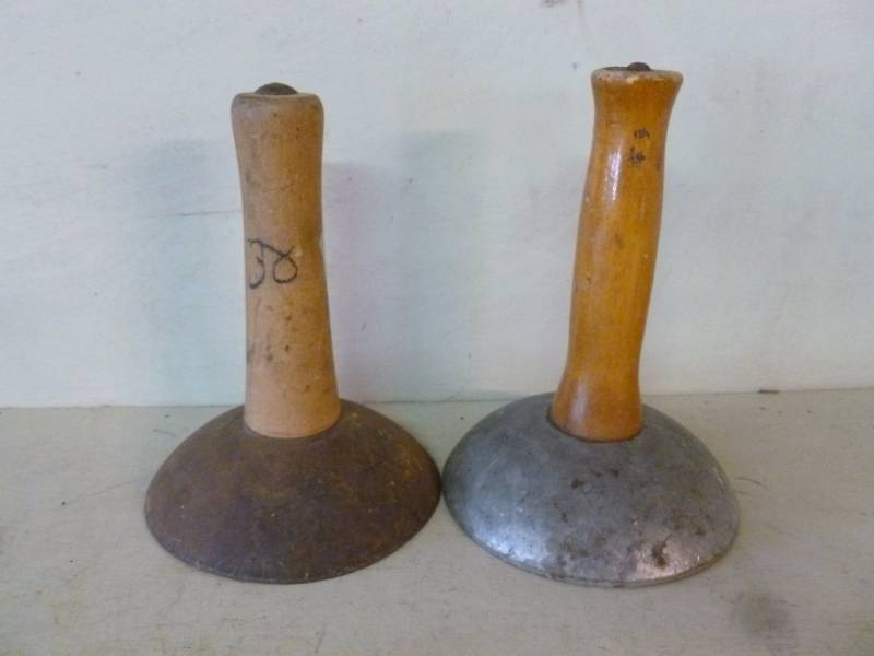 lot 128 image: Vintage Hog Scraper