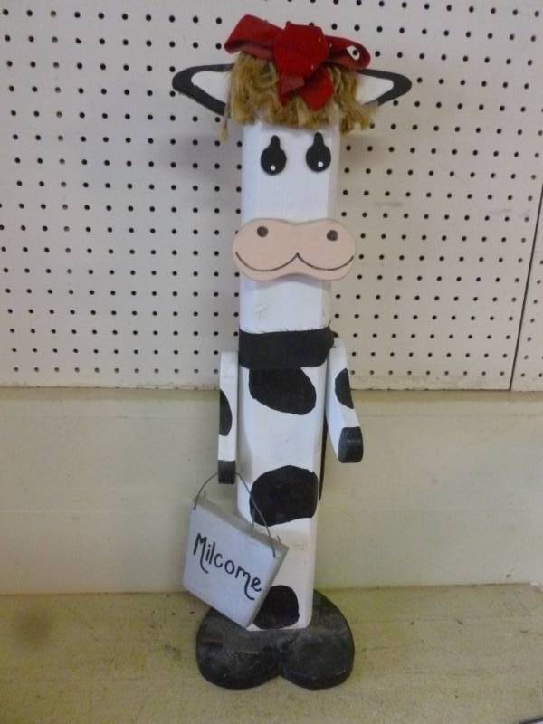 lot 139 image: Cow Decoration