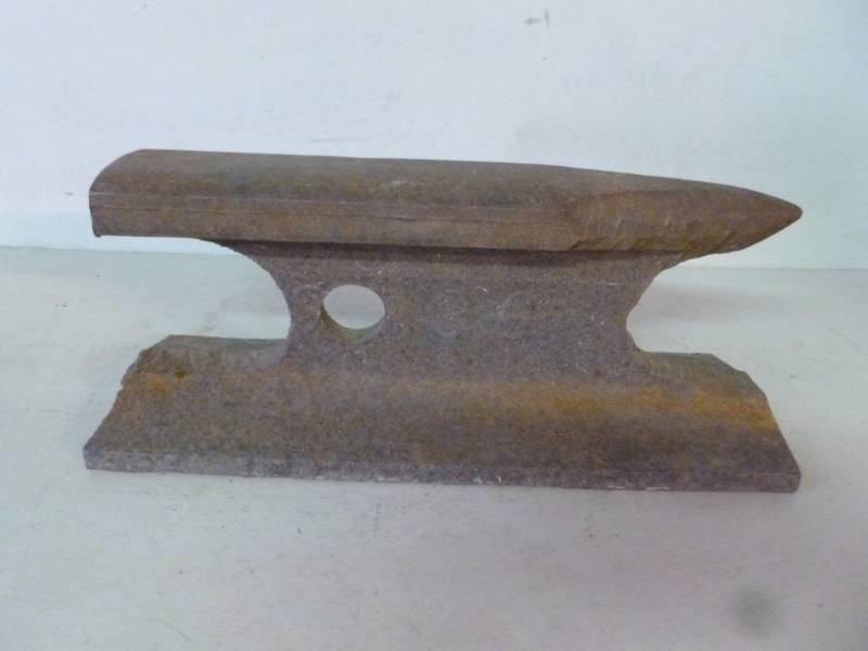 lot 151 image: Vintage Anvil