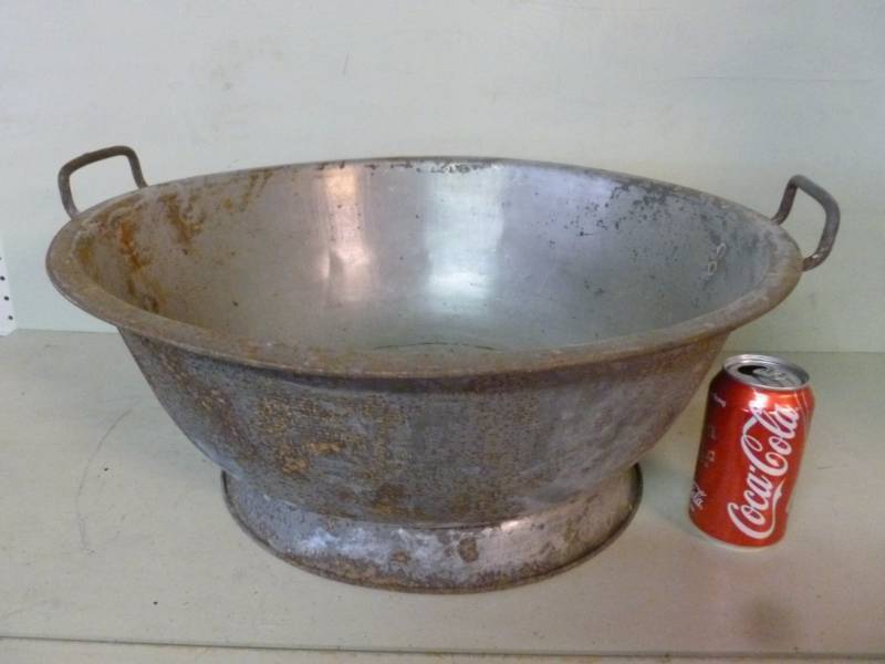 lot 173 image: Vintage Dough Bowl