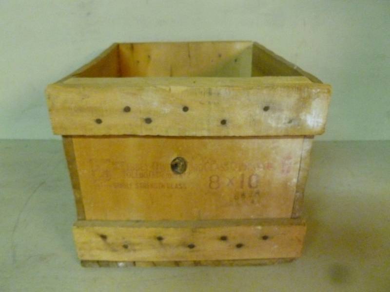 lot 215 image: Vintage Wooden Case