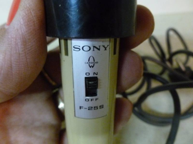 lot 217 image: Mics