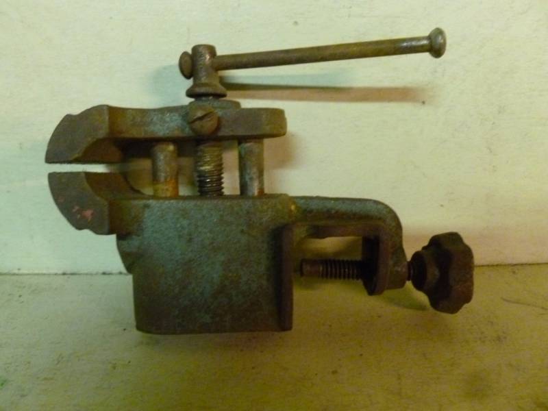 lot 223 image: Vintage Vise