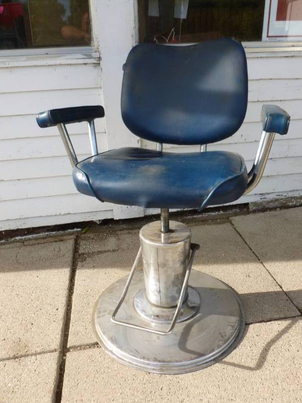 lot 224 image: Barber Chair