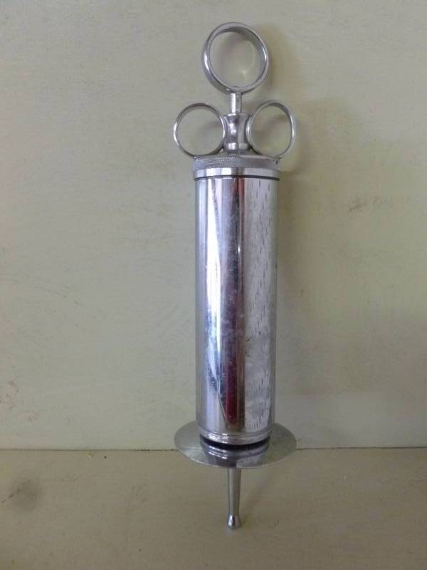 lot 237 image: Cattle Syringe