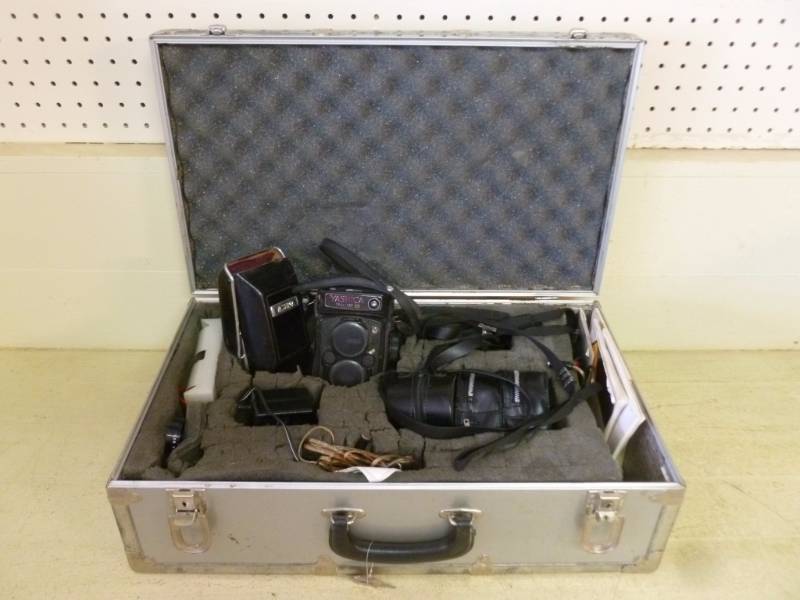lot 250 image: Vintage Camera