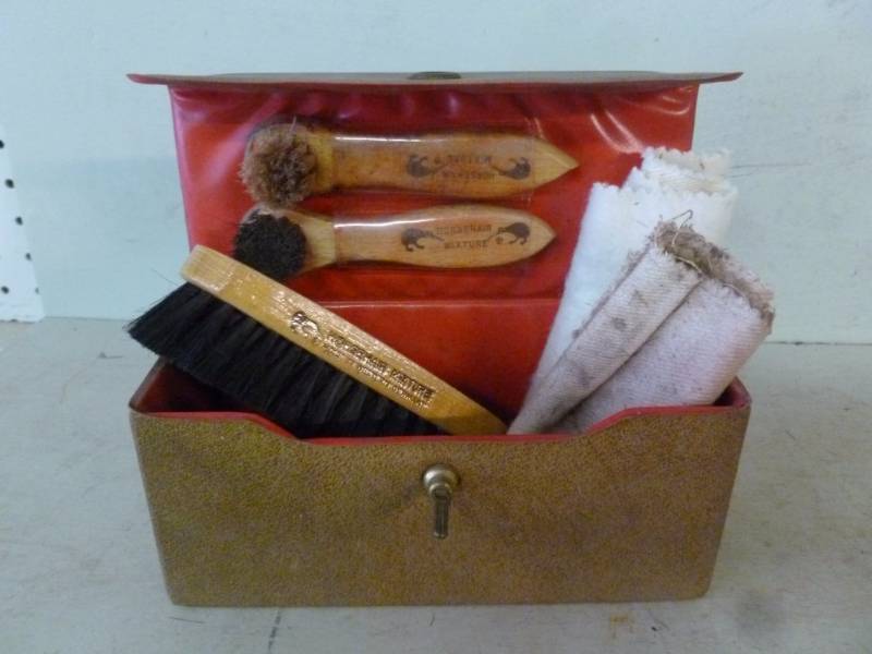 lot 271 image: Vintage Shoe Shine Kit
