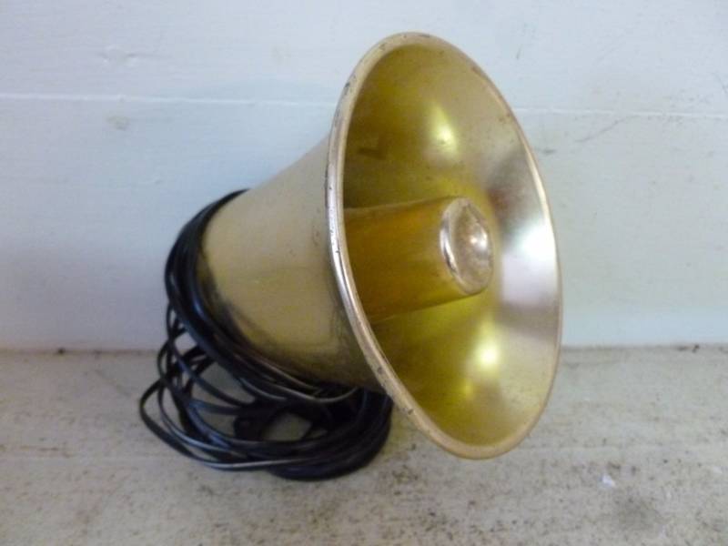 lot 320 image: Horn Speaker