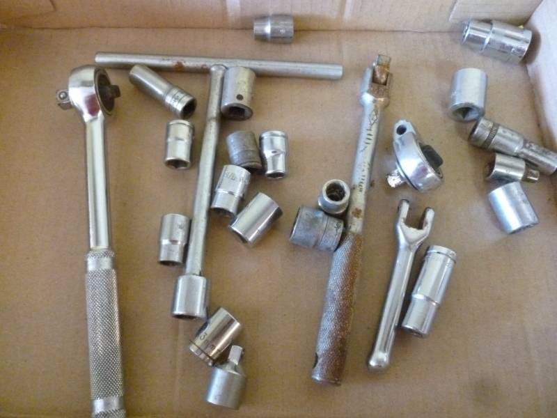 lot 324 image: Sockets