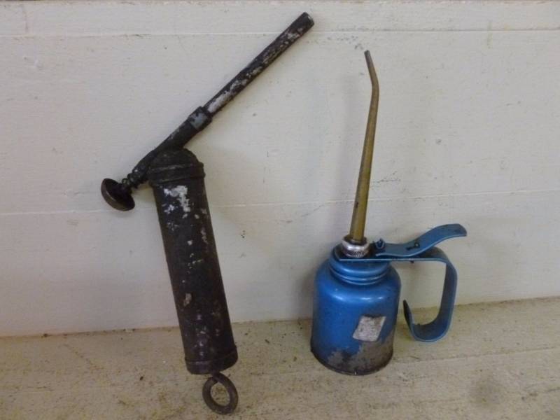 lot 328 image: Oiler Can