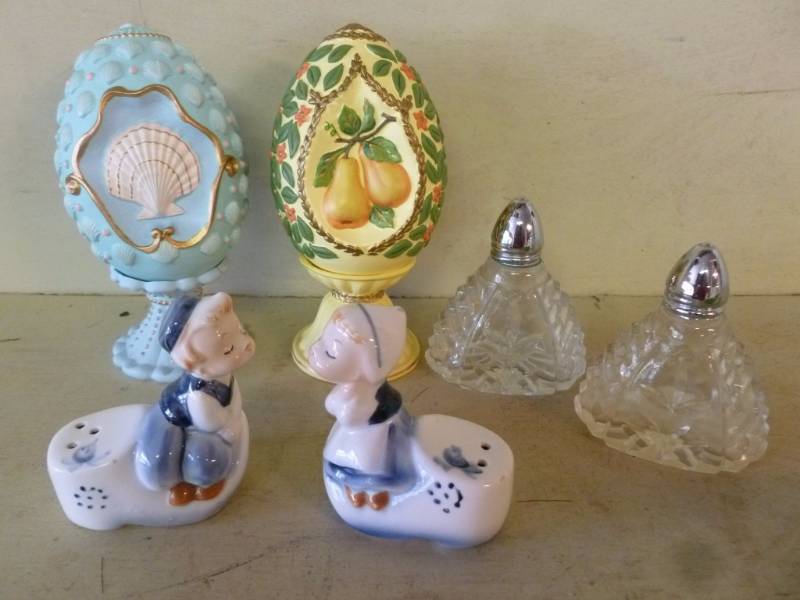 lot 330 image: Salt & Pepper Shakers