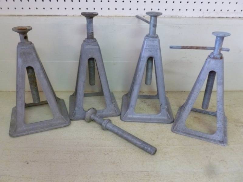 lot 343 image: Jack Stands