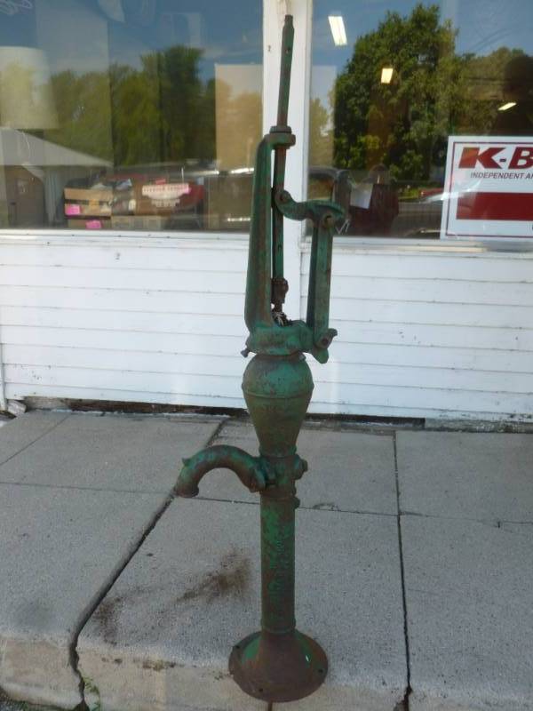 lot 357 image: Vintage Water Pump