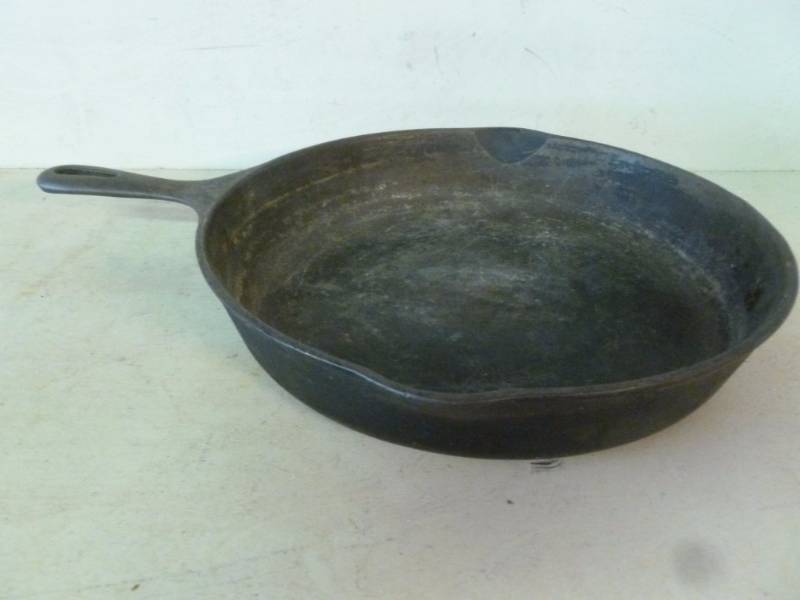 lot 361 image: Cast Iron Pan