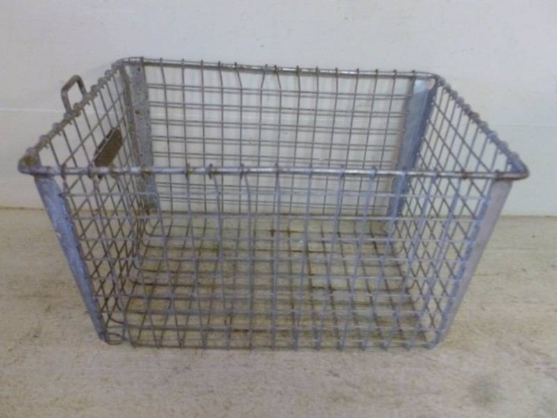lot 363 image: Vintage Basket
