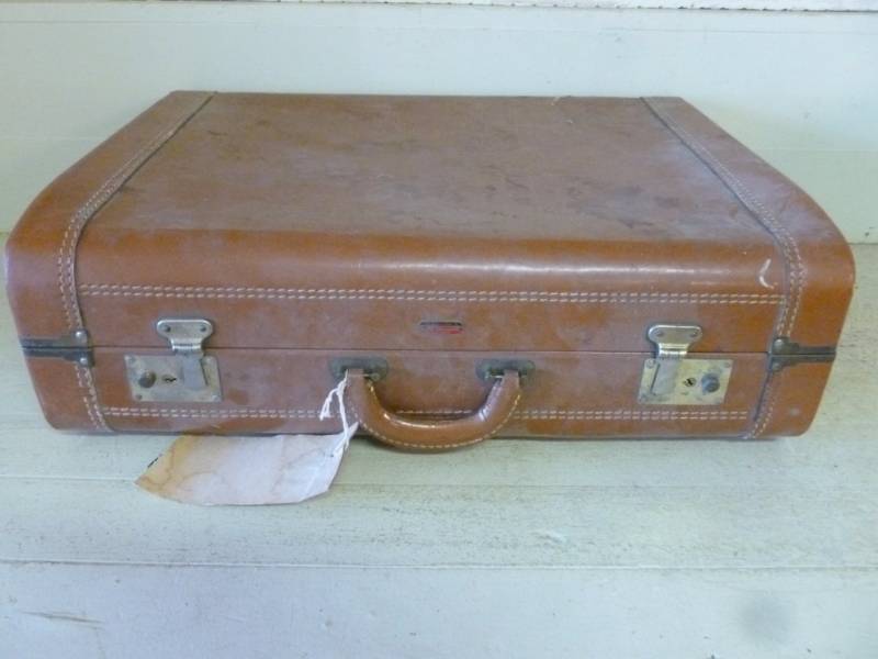 lot 378 image: Vintage Suitcase