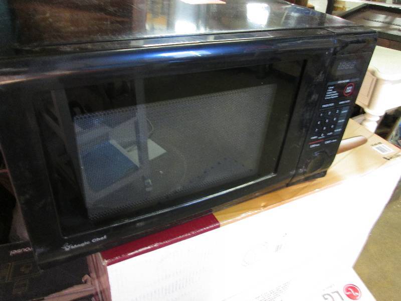 Magic Chef 1.1 cu. ft. Countertop M...