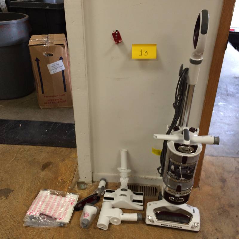 Shark Rotator Professional Lift-away Uv560 With Dusting Tool & Floor Attachment