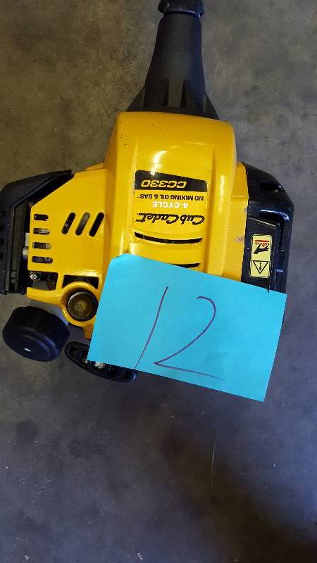 Club Cadet 30 cc 4-Cycle Gas Split-Boom Curved Shaft String Trimmer Model # CC330 in like New working conditions