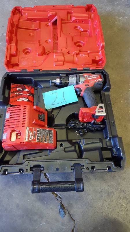 Milwaukee M18 FUEL 18-Volt Lithium-Ion Brushless 12 in. DrillDriver  in working conditions
