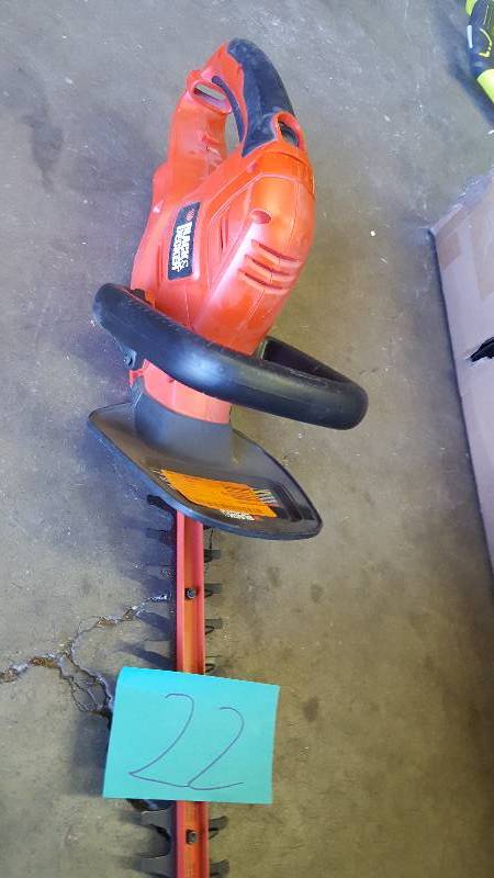 BLACKDECKER 24 in. 3.3-Amp Hedge Trimmer with Rotating Handle in working conditions