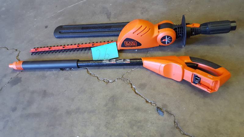 BLACKDECKER 18 in. 20-Volt Lithium-ion Cordless Pole Hedge Trimmer (Tool Only) Model # LPHT120B New