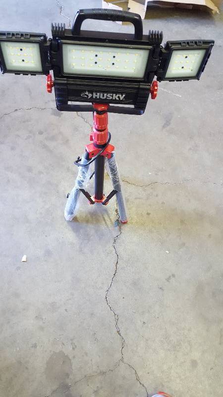 Husky 5 ft. 2500 Lumen Multi-Directional LED Work Light New