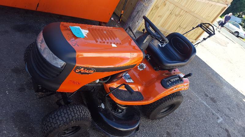 Ariens A175G42 Briggs and Stratton 42 in. 17.5 HP 6-Speed Gear Front-Engine Riding Mower working conditions