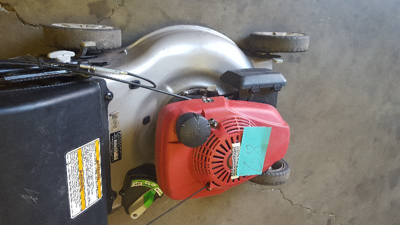 Honda 21 in. 3-in-1 Variable Speed Self-Propelled Gas Mower with Auto Choke Model # HRR216K9VKA used in working conditions
