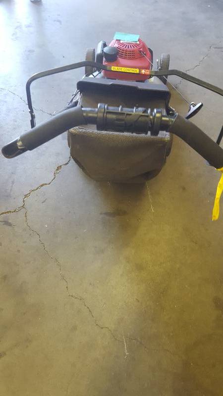 Yard Machines 21 in. 140cc OHV Briggs & Stratton Walk-Behind Gas Lawn Mower in working conditions Model # 11A-B1BE729
