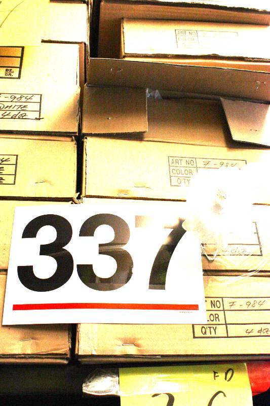 816 Single White Floral Stems wPearl Center