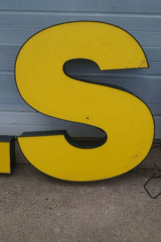 Large LED lighted letter O, 27 or more high