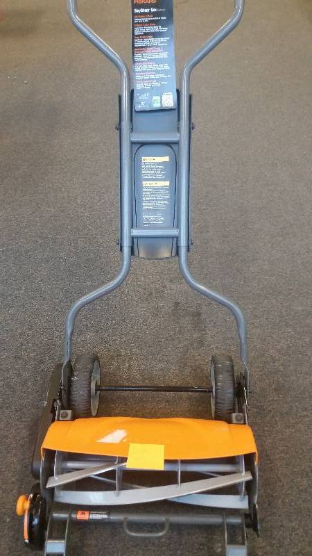 Fiskars Momentum Stay Sharp Max Reel Mower