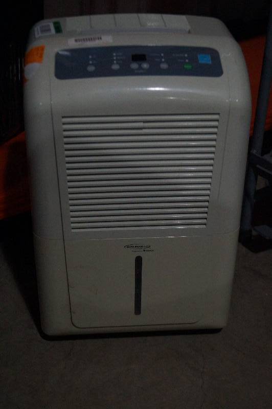 lot 14 image: GE Dehumidifier 70 Pint