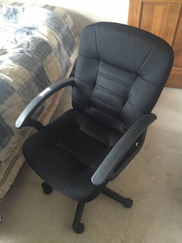 lot 3 image: Like New Office Depot High Back Cushion Soft Fabric Executive Ergonomic Home Office or Work Suite Swivel Rolling Chair - Original Retail $189.00