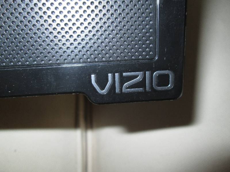 lot 513 image: VIZIO E28H-C1 28 Class 720p 60Hz Full-Array LED Smart TV