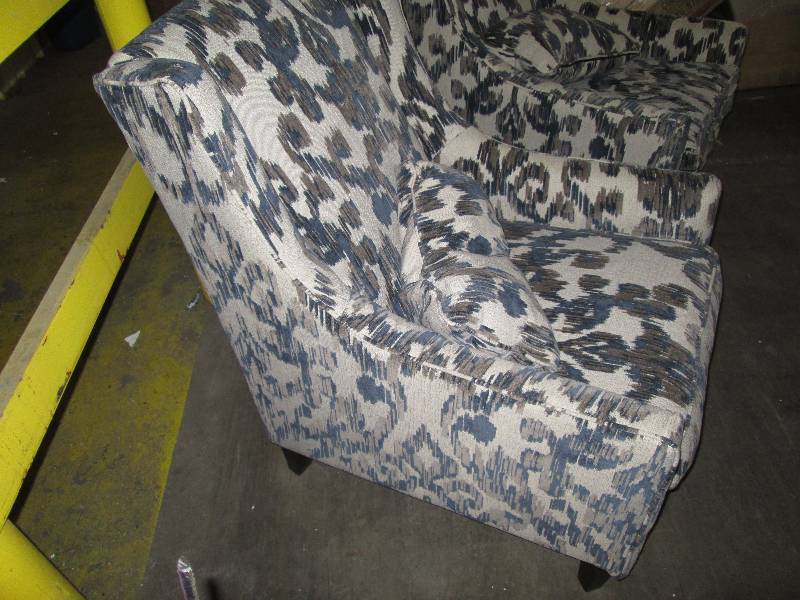 lot 516 image: Accent Chair - Signature Design by Ashley