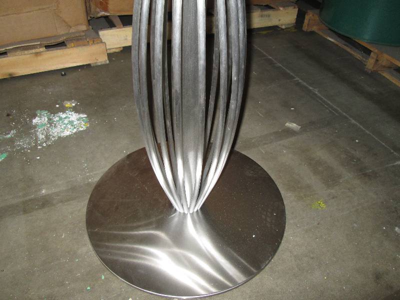 lot 519 image: Round Glass Table