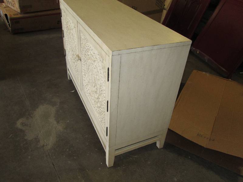 lot 524 image: Melange Matisette Chest