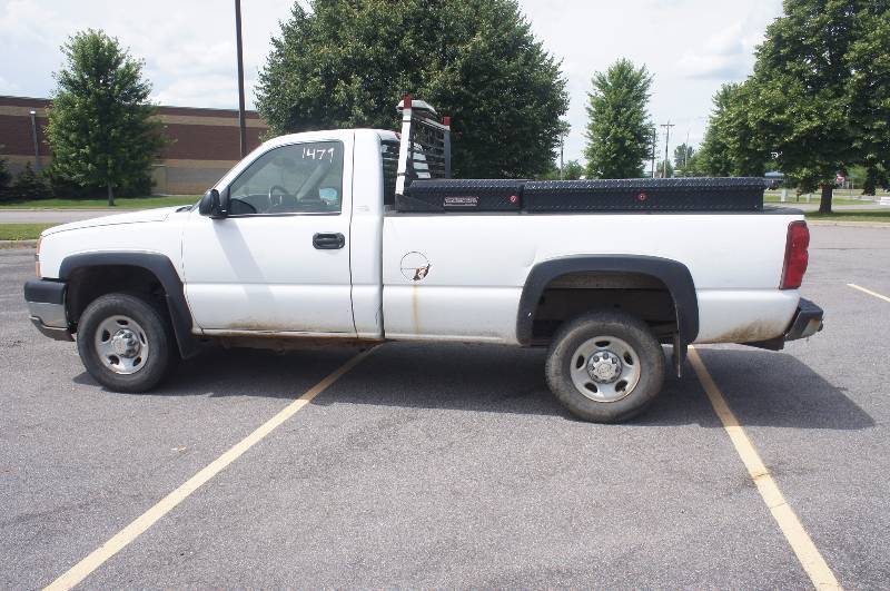 2003 CHEVY SILVERADO PICKUP 4WD - V8 - (3) WEATHER GUARD TOOL BOXES  NEW SPARE  (#1479)