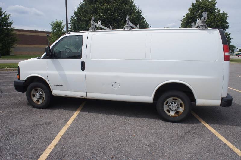 2006 CHEVY EXPRESS 3500 VAN - V8 - LADDER RACK - ADRIAN STORAGE - TOOL STORAGE (#1302)