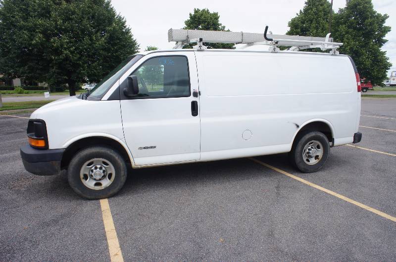 2006 CHEVY EXPRESS 3500 VAN - V8 - PRIME DESIGN LADDER RACKS - ADRIAN TOOL STORAGE -  (#1306)