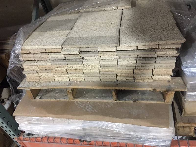lot 2 image: Tan  Textured Thin Brick Lot - 3 Skids