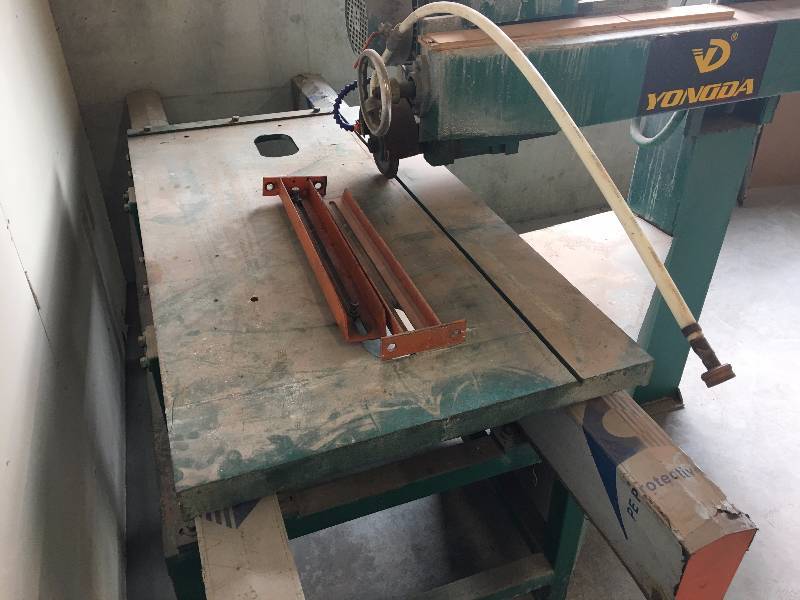 lot 8 image: Industrial Wet Saw - TileStone CuttingBullnosing
