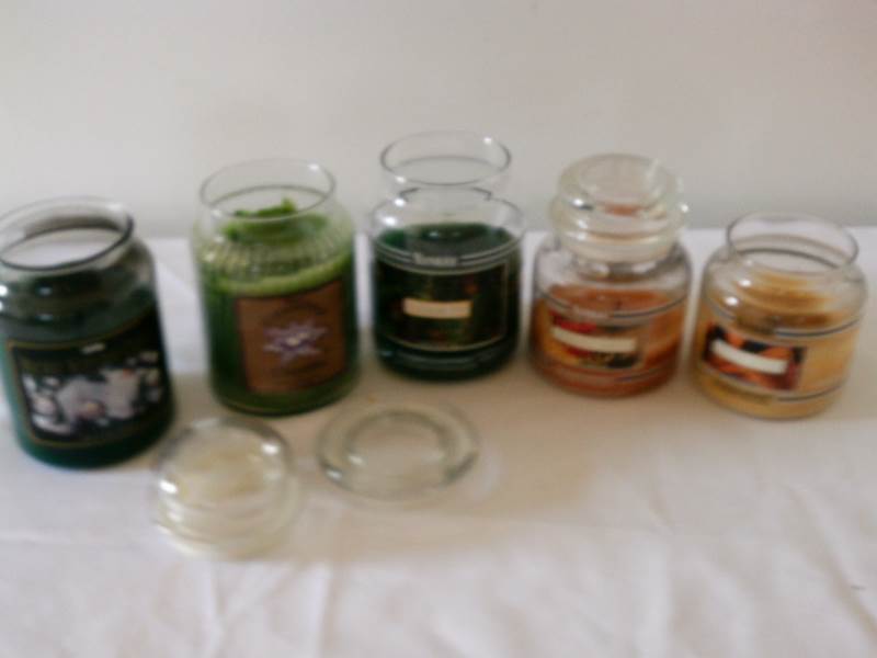 lot 2 image: Jar Candles (5 units) Yankee