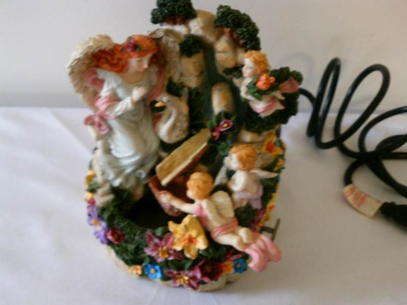 lot 14 image: Angel Tabletop Water fountain