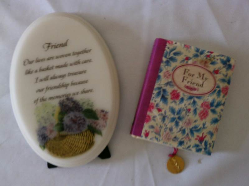 lot 16 image: Special friends book of quotes and plaque