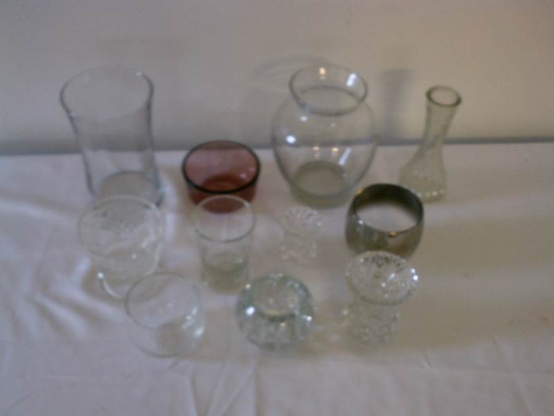 lot 43 image: Household glass items 1
