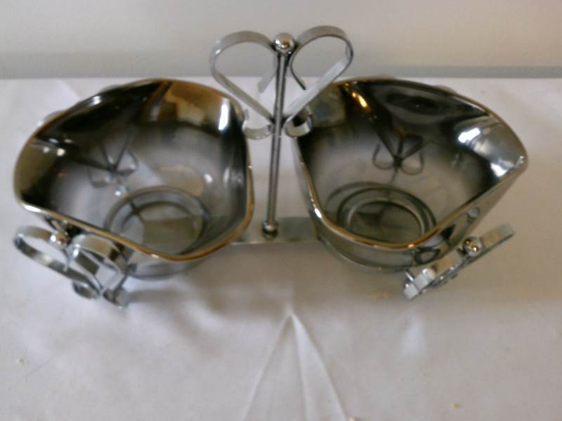 lot 53 image: Vintage silver plated and glass  dip server
